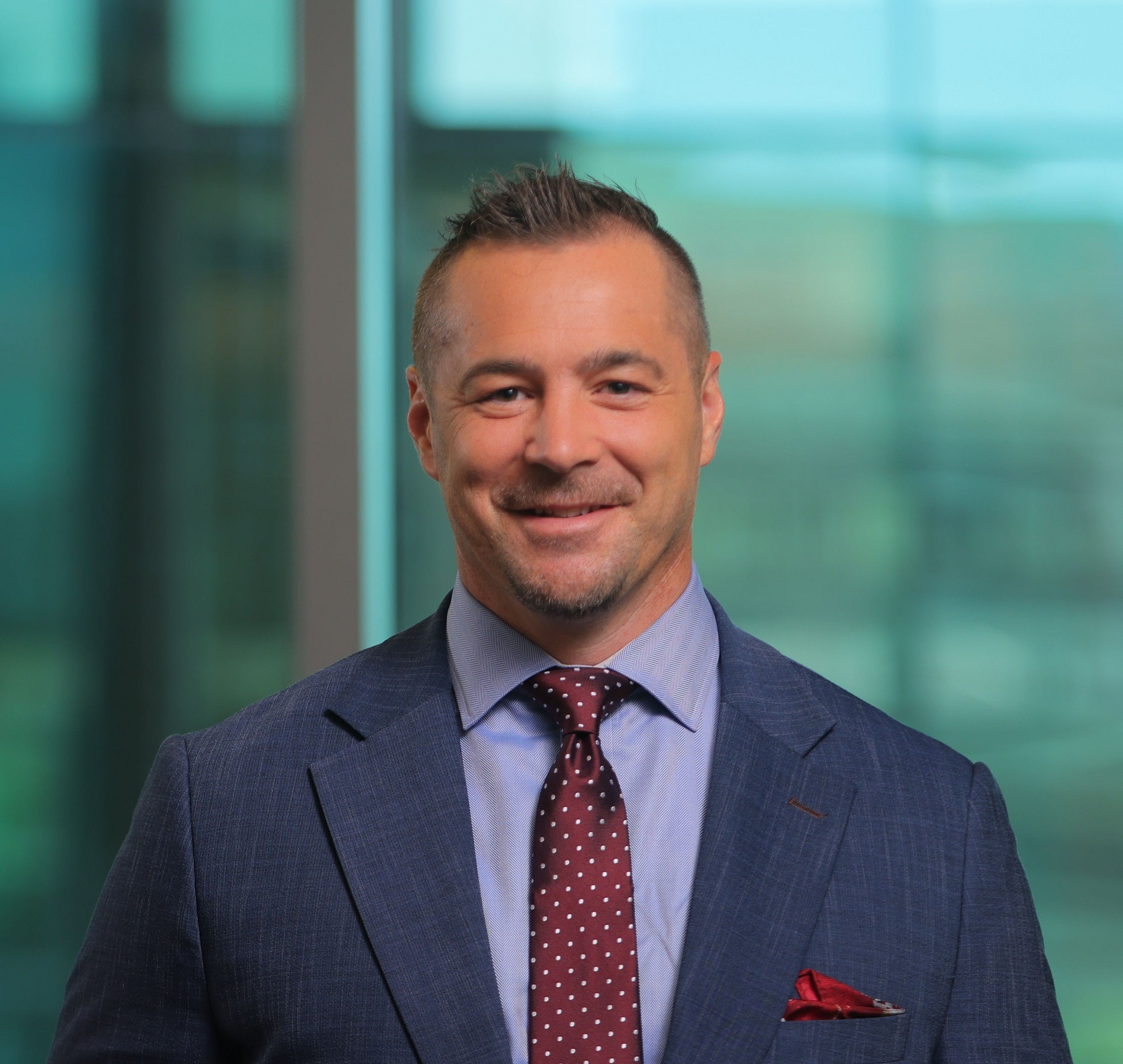 Man with short hair and suit and tie