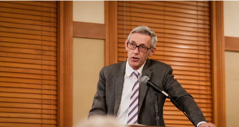 Sir Jonathan Bate speaks at ASU in 2015 / Photo by Bruce Matsunaga