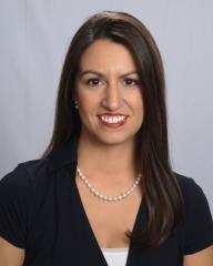 Woman with brown hair with pearls