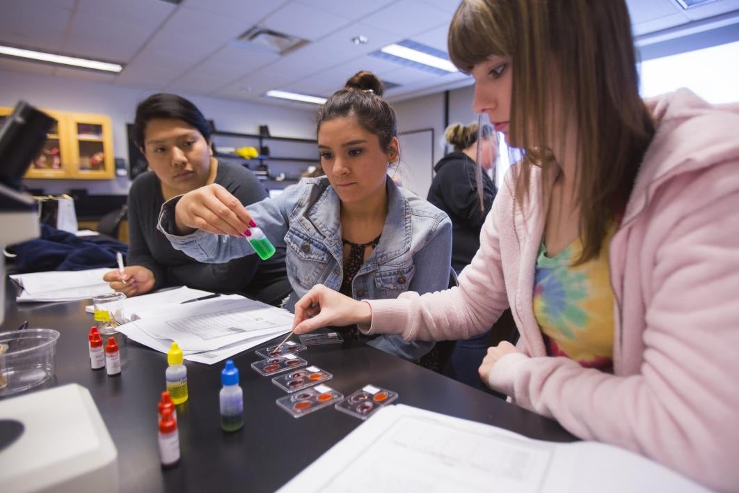 ASU Downtown Phoenix campus students in College of Integrative Sciences and Arts labs