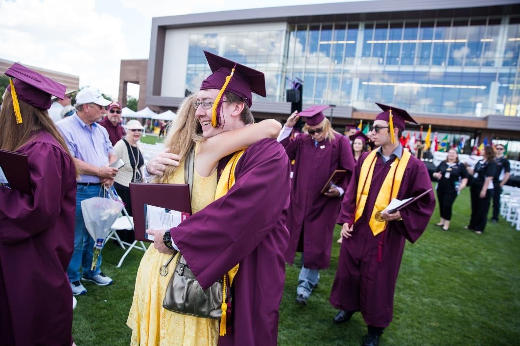 graduate hugging his mom