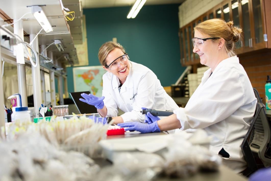 photo of Knudson and Scaffidi in lab