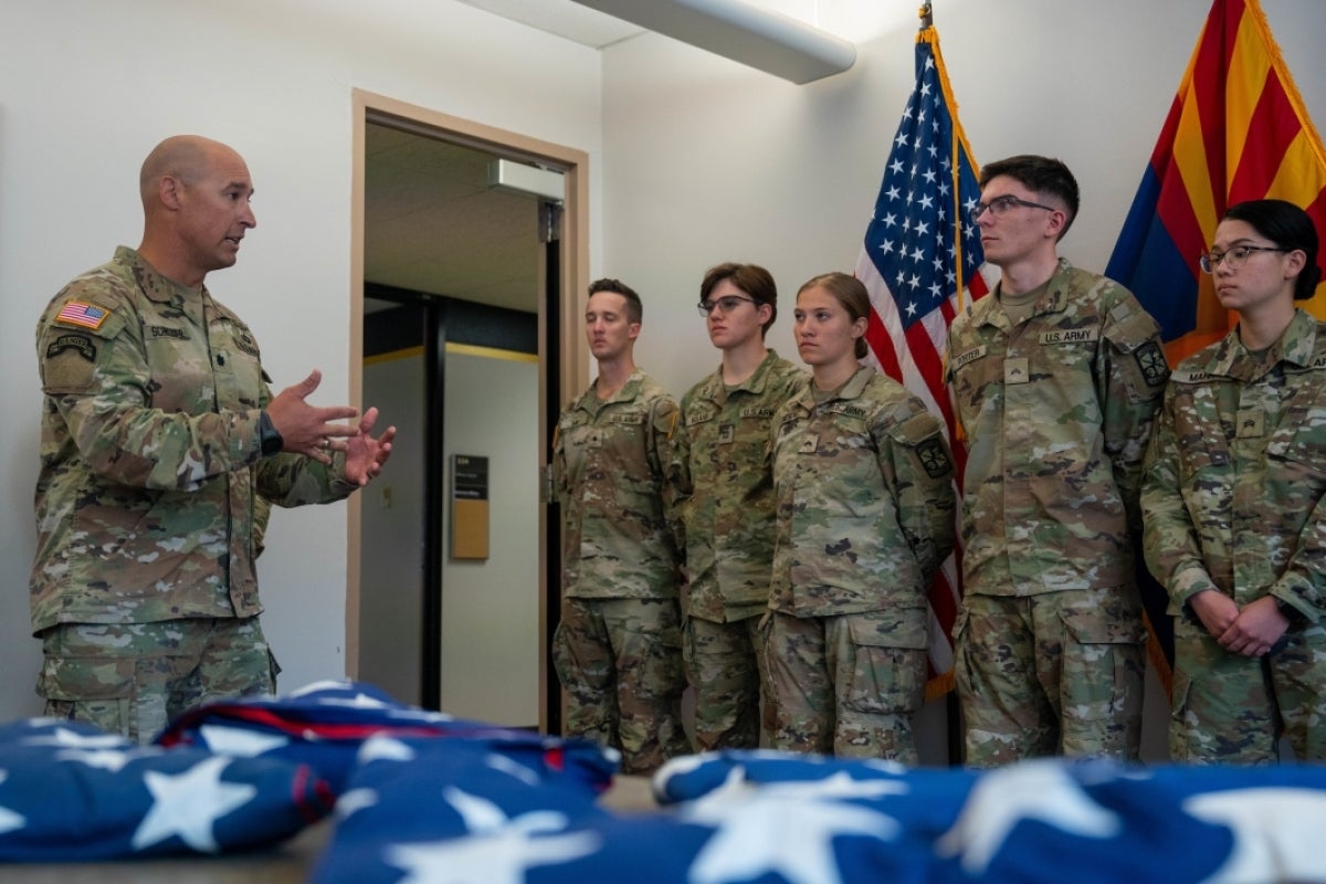 Lt. Col. talking with Army ROTC cadets