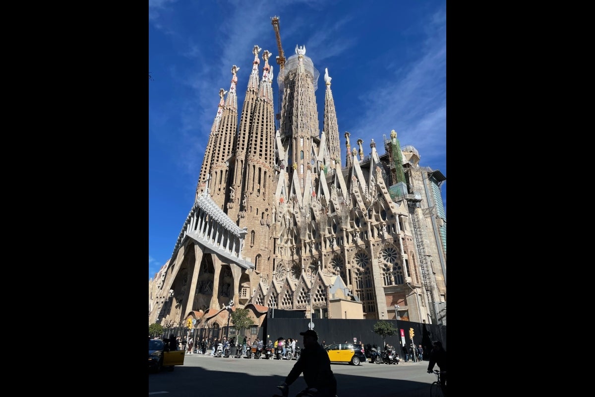 The outside view of the La Sagrada Familia