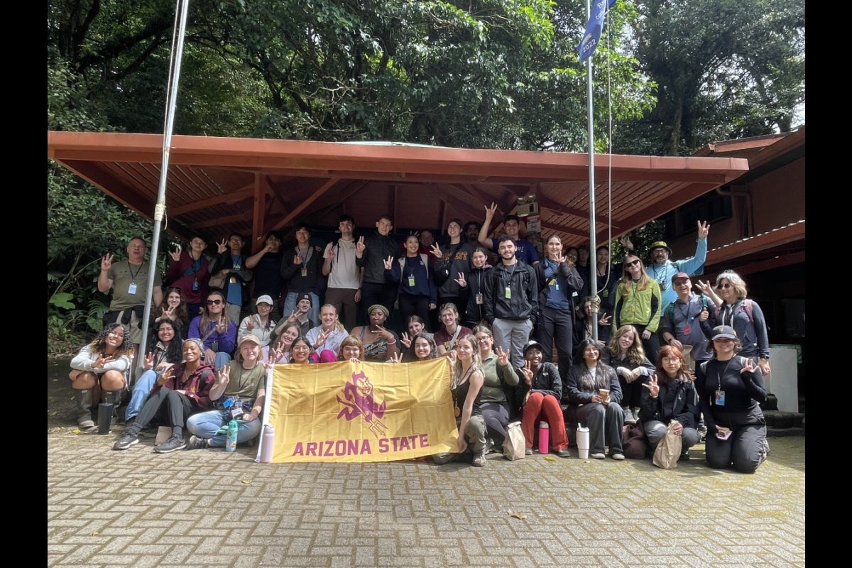 A group photo of the Early Start students in Monteverde, Costa Rica