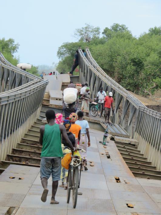 photo of a Mozambique bridge warped by flooding