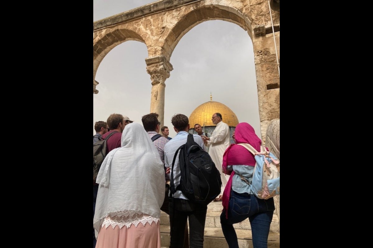 Students visit mosque