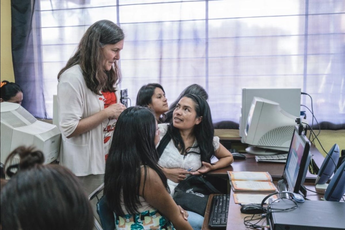 Mary Jane Parmentier working with members of the community in Quito, Ecuador during a Dreambuilders session