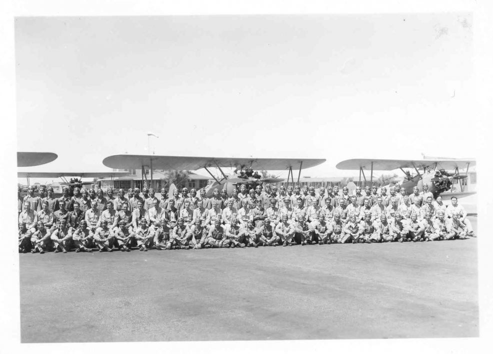 An early class portrait taken at Thunderbird Field in Glendale, Ariz.