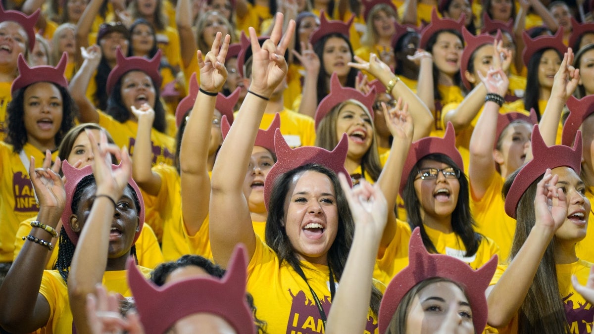 Students cheer at Fall Welcome