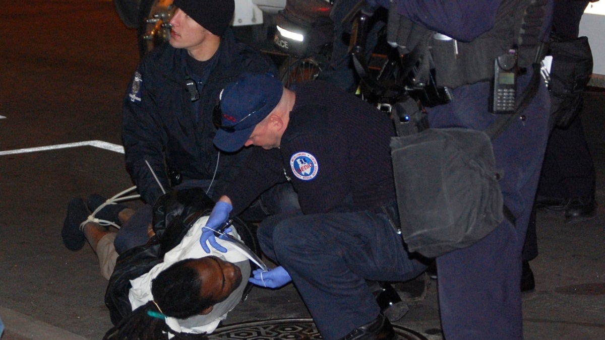 Charlotte-Mecklenburg police detain a suspect 