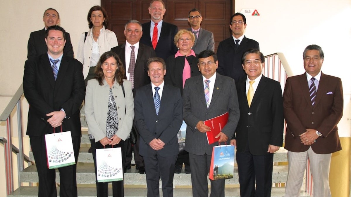 group portrait of presenters at the symposium at UTA in Ecuador