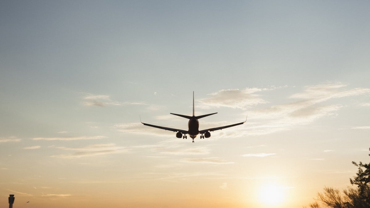 A plane flying in to Sky Harbor Airport 