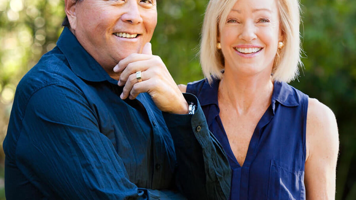 Portrait of Robert and Kim Kiyosaki.