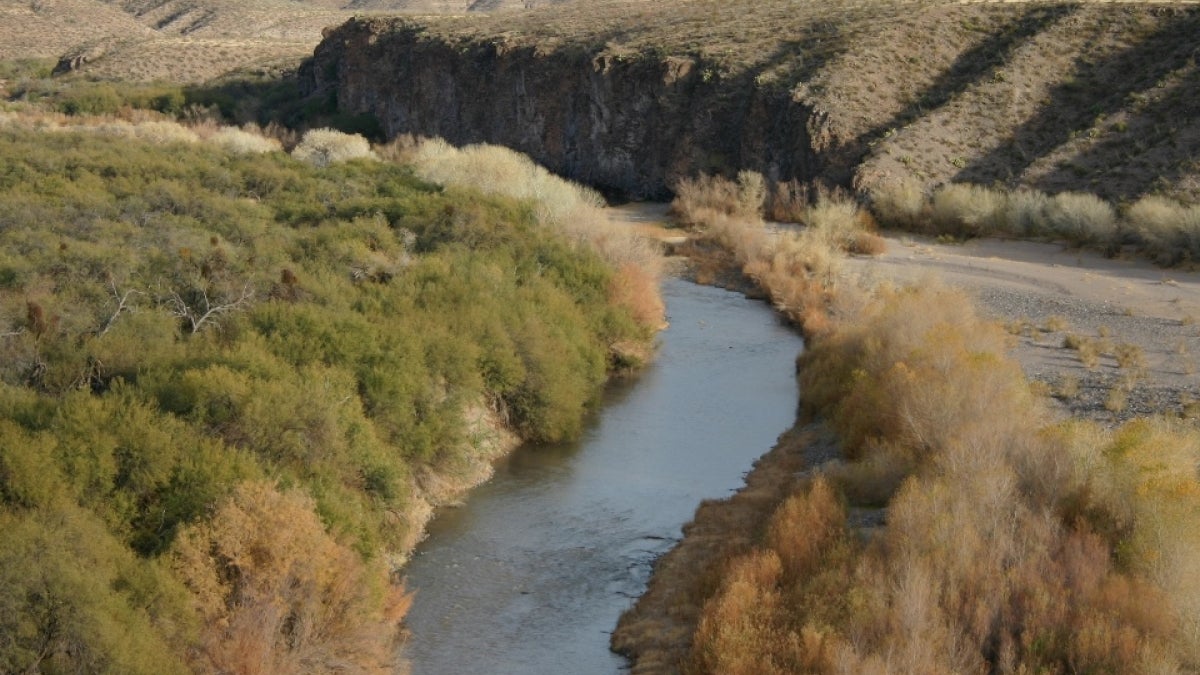 desert-river