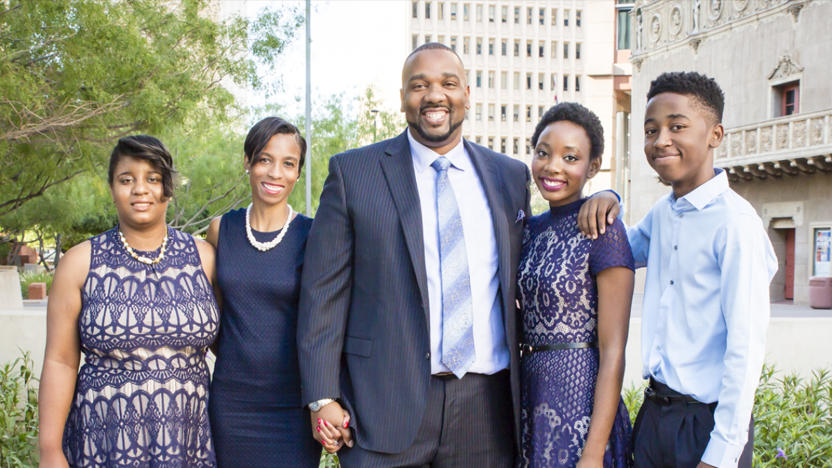 photo of Vince Nicholes and family