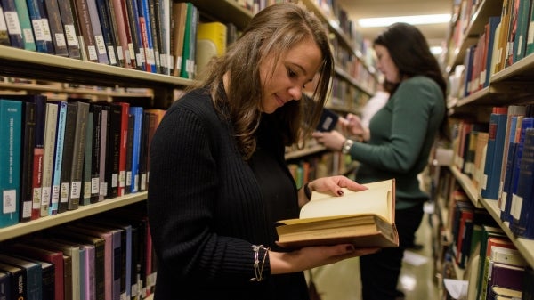 women reading books