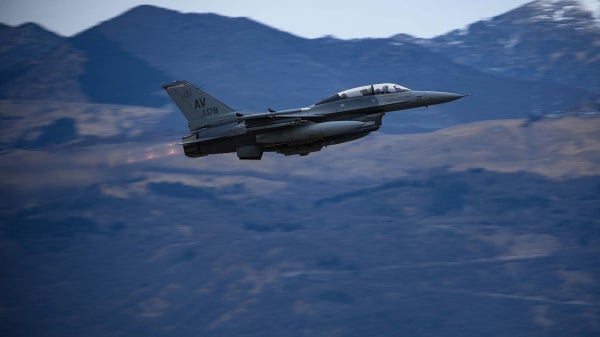 An F-16 taking off