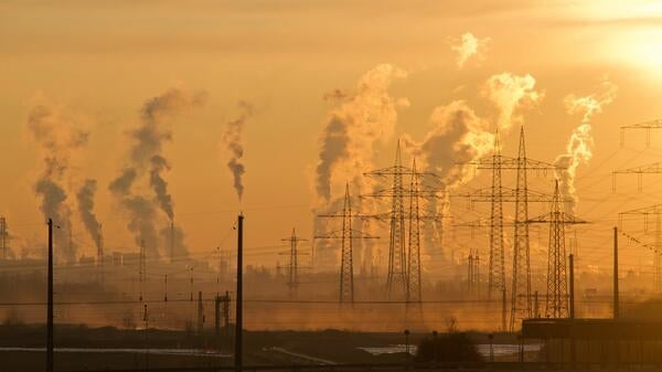 power plant exhuming smoke into the air 