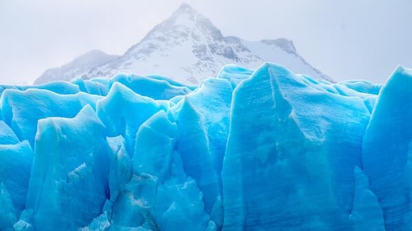 A glacier with many peaks and ridges