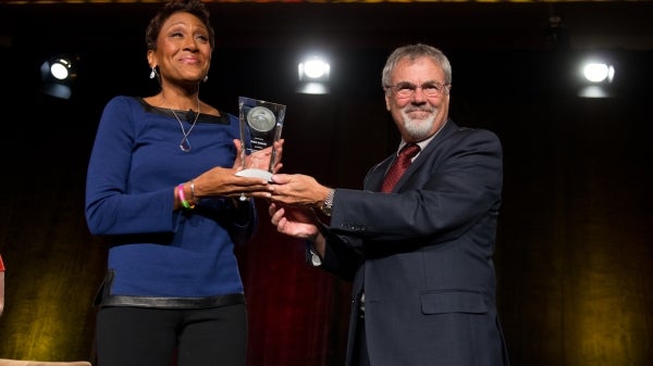 Robin Roberts interviewed on stage by two ASU journalism students