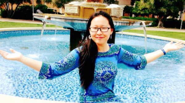 Picture of Sonya sitting by an ASU fountain.