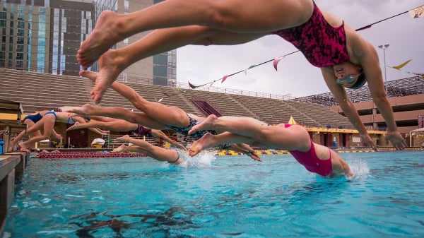 women's triathlon team dives in the pool