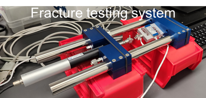 A fracture testing device