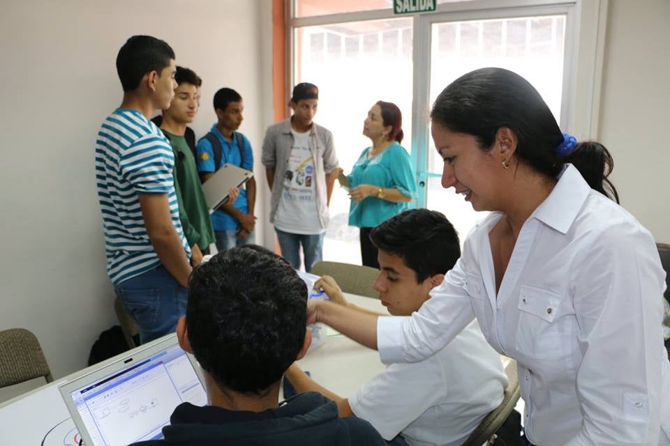 Victoria Serrano is a full-time electrical engineering faculty member at Universidad Tecnológica de Panamá.